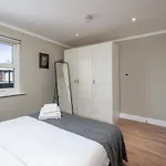 Designer 1 Bed Flat Barons Court Sleeps 4, Balcony